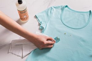 How to Get Baby Oil Out of Clothes