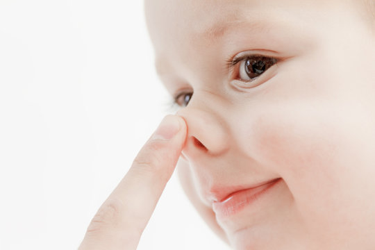 How to Unblock a Baby's Nose Naturally